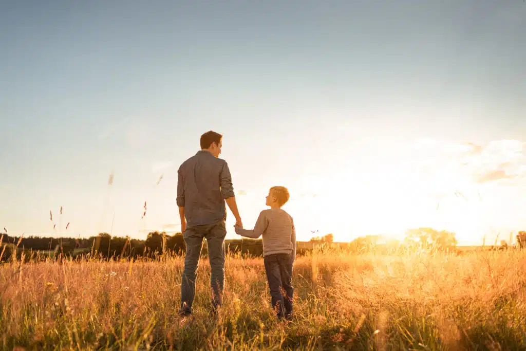 Selbstgefühl bei Kindern – Eltern und Kind gehen gemeinsam